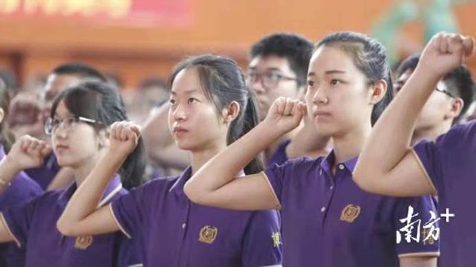 南方医科大学新生入学宣誓。 南方医科大学新生入学宣誓。