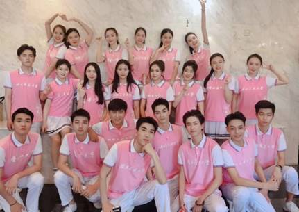 说明: 09 - 高校代表之一：李俊熹（前排右三）