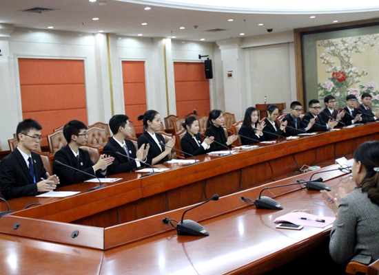座谈会.jpg