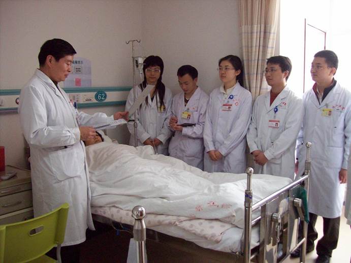 第三张(双语查房):积极开展英语教学及查房,提高临床中青年医师的双语教学水平及能力 第三张(双语查房):积极开展英语教学及查房,提高临床中青年医师的双语教学水平及能力