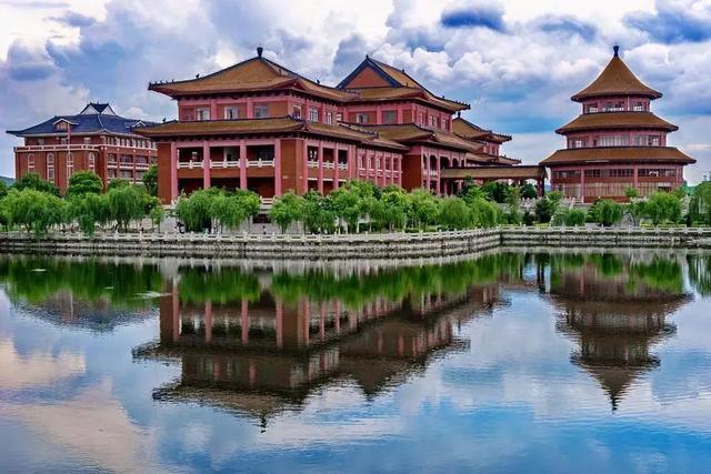 说明: 南方医科大学毕业生去哪儿了?71.8%留广东,月薪5380 元 说明: 南方医科大学毕业生去哪儿了?71.8%留广东,月薪5380 元